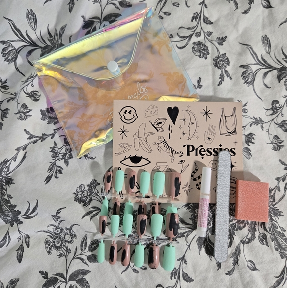 Press on Nails by Fingernails are Pretty - Picture 2 of 4